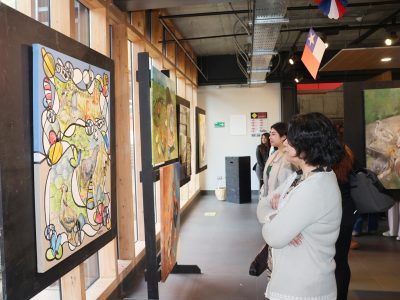 U. Autónoma de Chile inaugura muestra artística sobre patrimonio vivo: la Gallina Kollonka como símbolo identitario