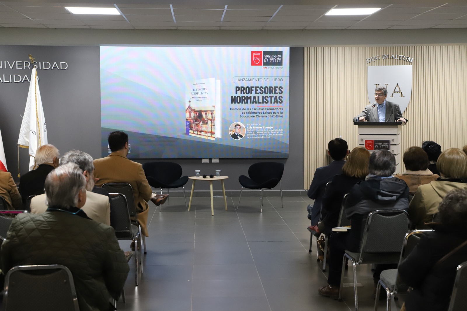 FOTO lanzamiento libro profesores normalistas 1