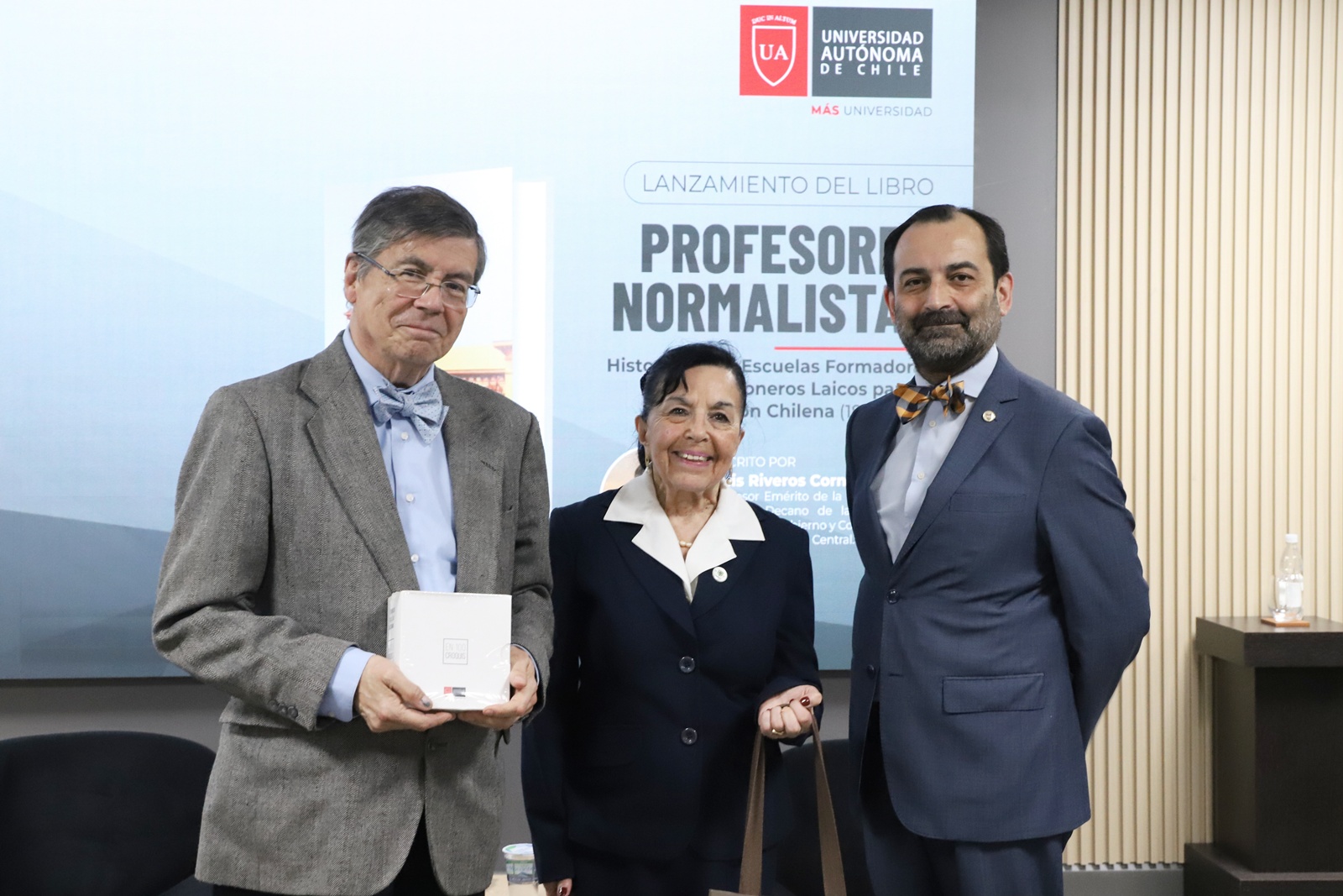 FOTO lanzamiento libro profesores normalistas 3