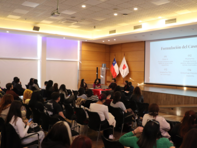 Estudiantes de Psicología fortalecen su formación en nuevo Ateneo Clínico 