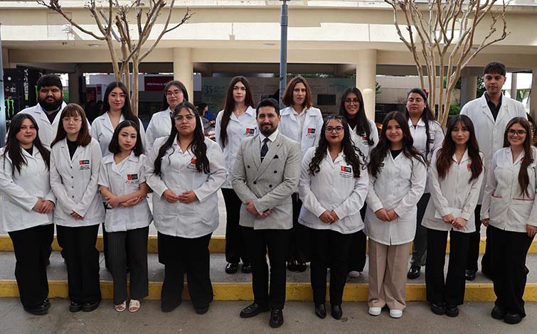 ”Estudiantes de Pedagogía en Lengua Castellana y Comunicación vivieron emotiva ceremonia de investidura