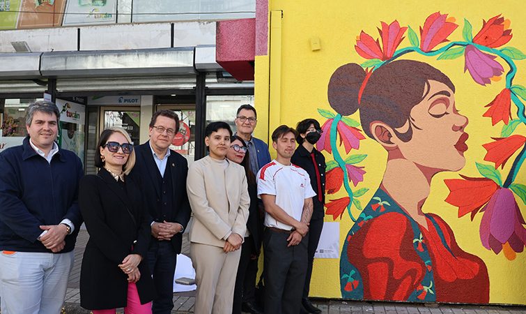 U. Autónoma, Suplementeros y Municipalidad de Talca presentan murales en Quioscos del centro en el marco del Mundial Sub-20