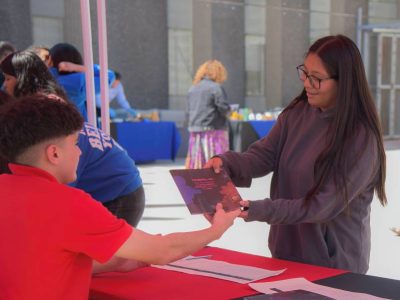 “Cinefil-IA”: Planetario Huechuraba fue escenario de lanzamiento de guía que educa sobre Inteligencia Artificial a través del cine