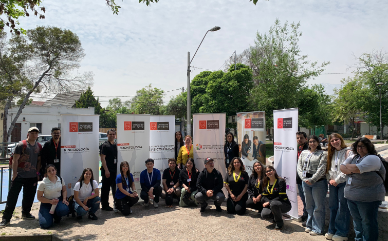 Universidad Autónoma de Chile participa en ferias comunitarias en el Mes de la Persona Mayor en San Miguel 
