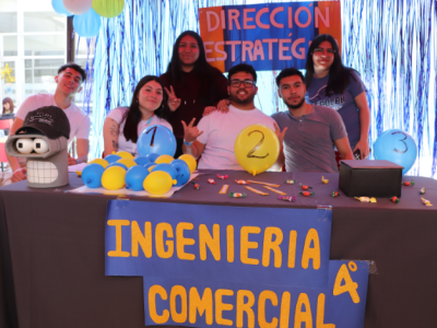 Estudiantes de Ingeniería Comercial celebraron su día con feria creativa en Campus El Llano Subercaseaux