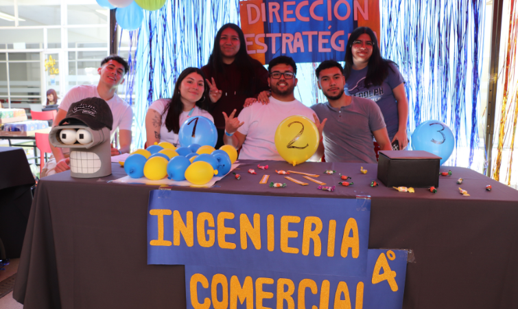 Estudiantes de Ingeniería Comercial celebraron su día con feria creativa en Campus El Llano Subercaseaux
