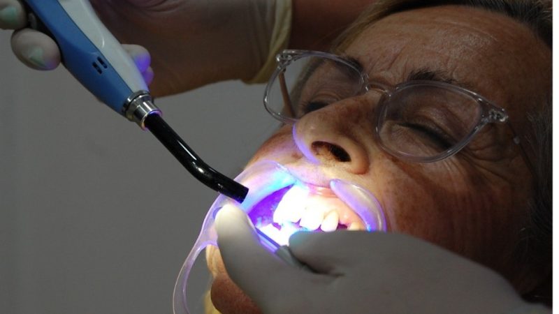 Avanza proyecto conjunto entre Odontología U. Autónoma y Fundación Las Rosas