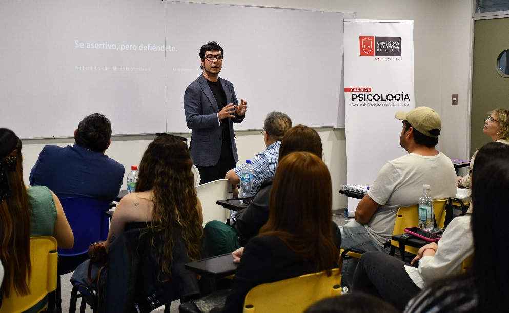 Charla “Eres jodidamente valioso” invitó a reflexionar sobre el bullying y la importancia de fortalecer la autoestima