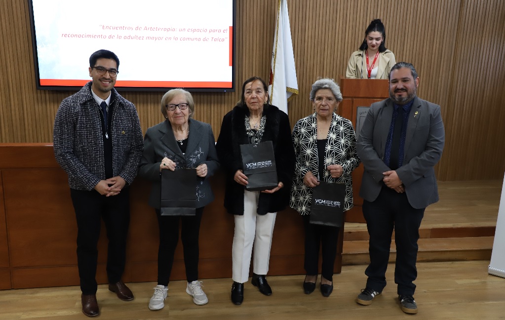 Universidad Autónoma y UCAM revalorizan a la adultez mayor con galería de Arteterapia en Talca