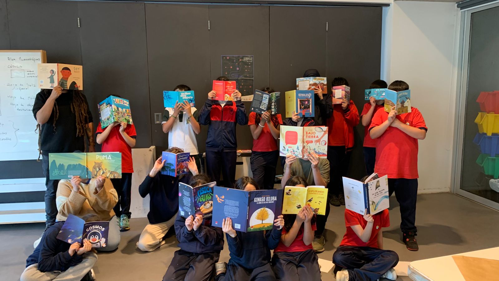 Centro de Comunicación de las Ciencias dona libros de divulgación a Cecrea La Ligua