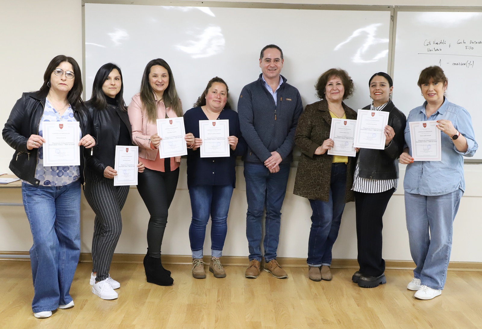 FOTO certifican a 40 emprendedores de temuco y plc 3