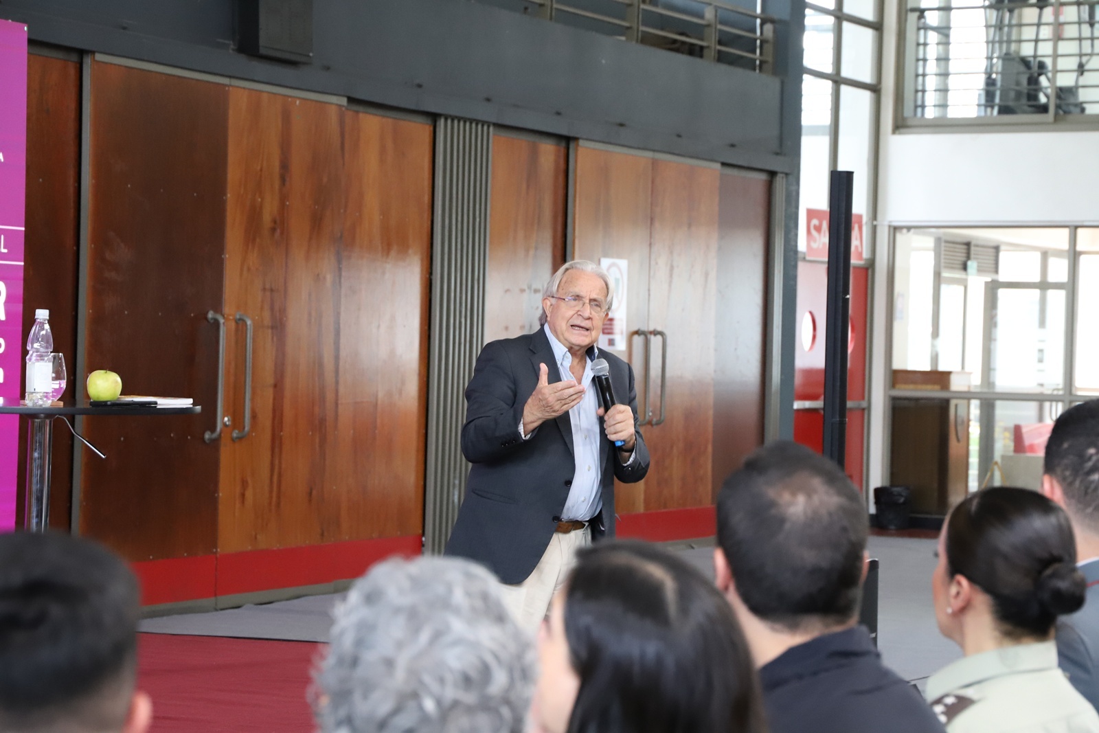 FOTO charla magistral el oficio de ensenar 2