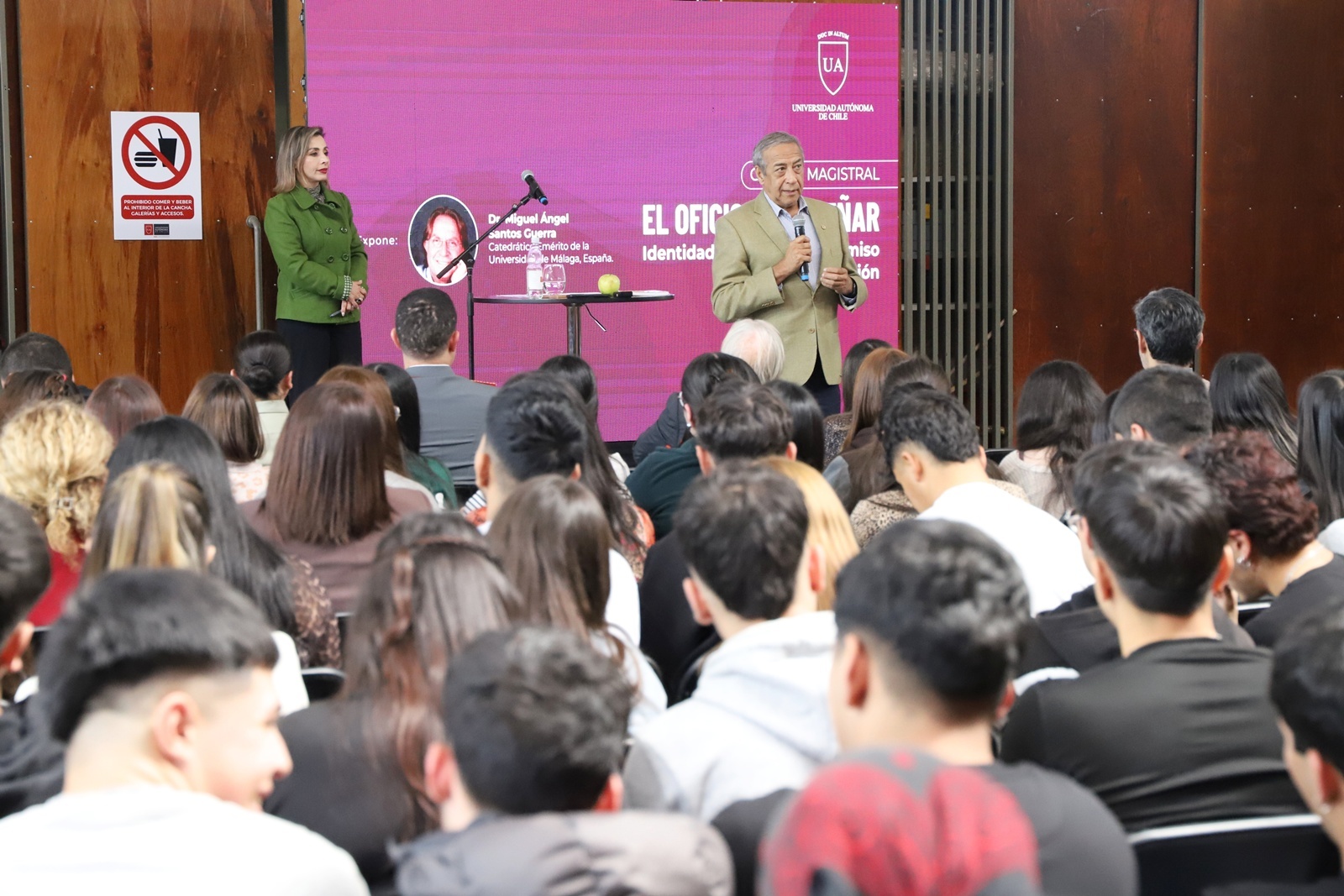 FOTO charla magistral el oficio de ensenar 3