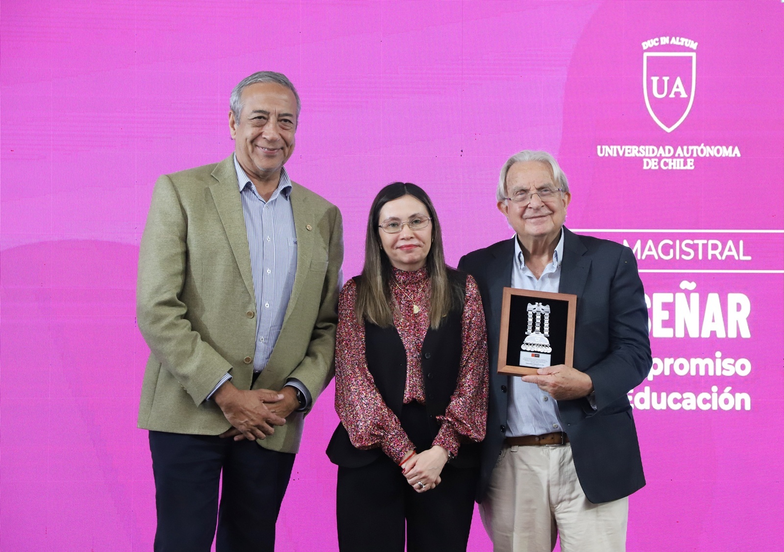 FOTO charla magistral el oficio de ensenar 4