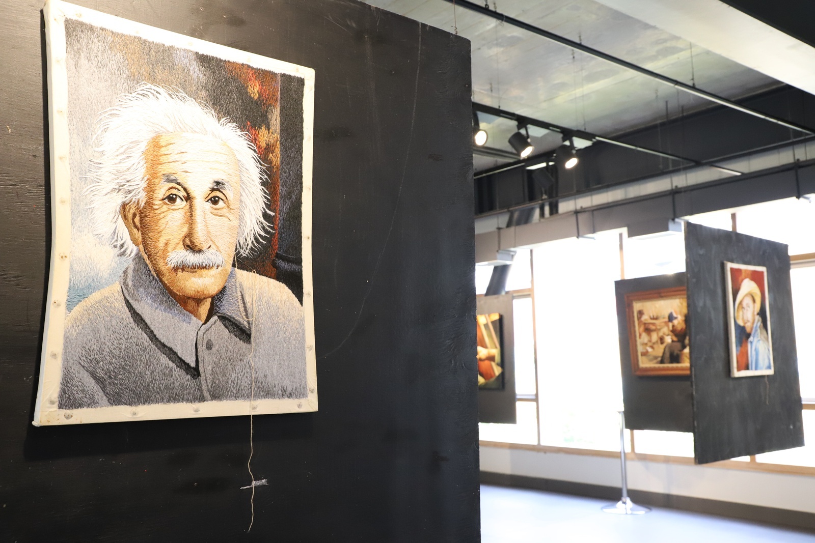 FOTO exposicion bordados de la memoria 2