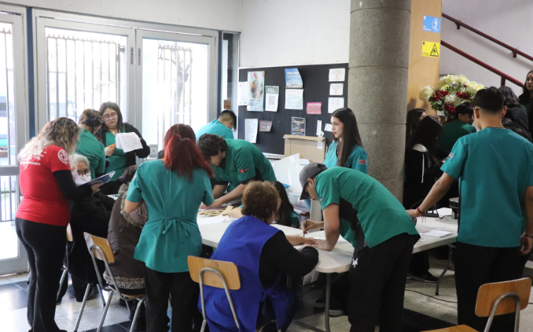 Estudiantes de Terapia Ocupacional confeccionan órtesis en operativo junto a Fundación Semejantes
