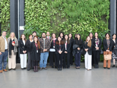 Estudiantes de Derecho y Psicología visitan el Tribunal de Familia de Puente Alto en el marco de convenio de colaboración 