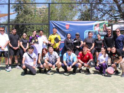 Estudiantes diurnos y vespertinos disfrutaron del Open Pádel UA en Ñuñoa 