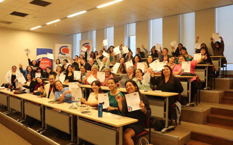 Emprendedoras de Santiago culminan la Academia Mujeres Empresarias 2025 junto a la Universidad Autónoma y SERCOTEC 