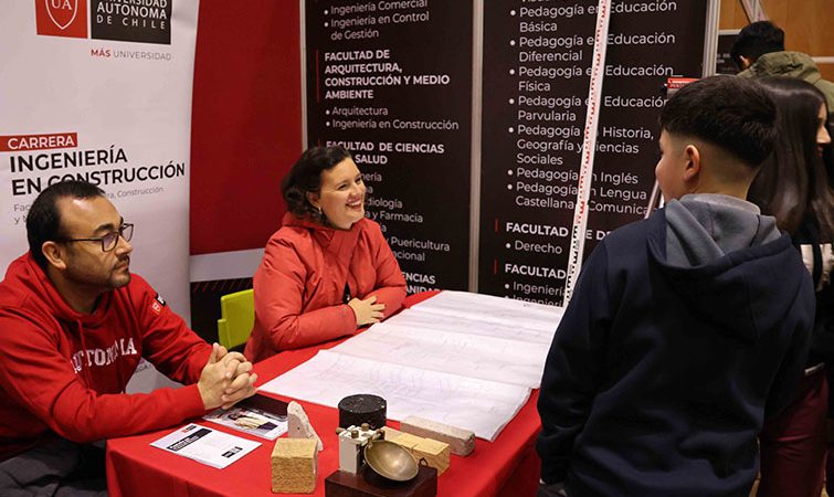 Universidad Autónoma de Chile y Colegio Alborada realizan Feria Vocacional en Linares
