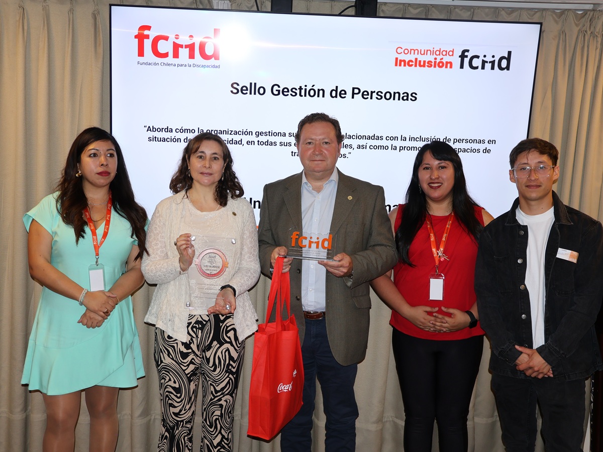 premiación a U. Autómoam de Chile