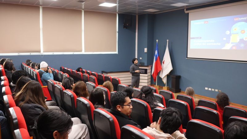 Egresados de Kinesiología fortalecen sus competencias en Taller de Empleabilidad