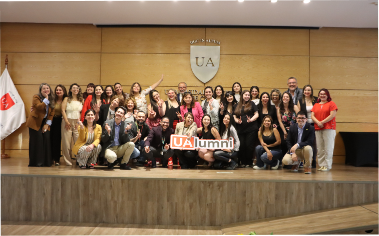 Carrera de Obstetricia celebra 15 años de trayectoria con emotivo encuentro de titulados