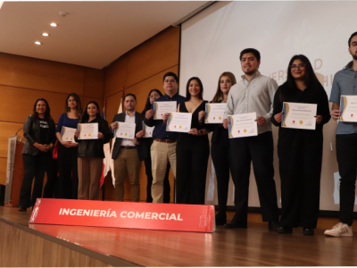Ingeniería Comercial reconoce a los mejores del 2025 en ceremonia "Dejando Huella"