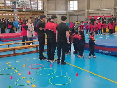 Estudiantes de Pedagogía en Educación Física de la Universidad Autónoma desarrollan actividad práctica con niños de Pencahue