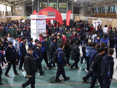 Colegio Alborada y Universidad Autónoma de Chile realizaron exitosa Feria Vocacional en Linares