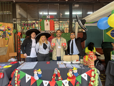 Estudiantes de Pedagogía en Inglés realizan Feria de las Culturas 2025