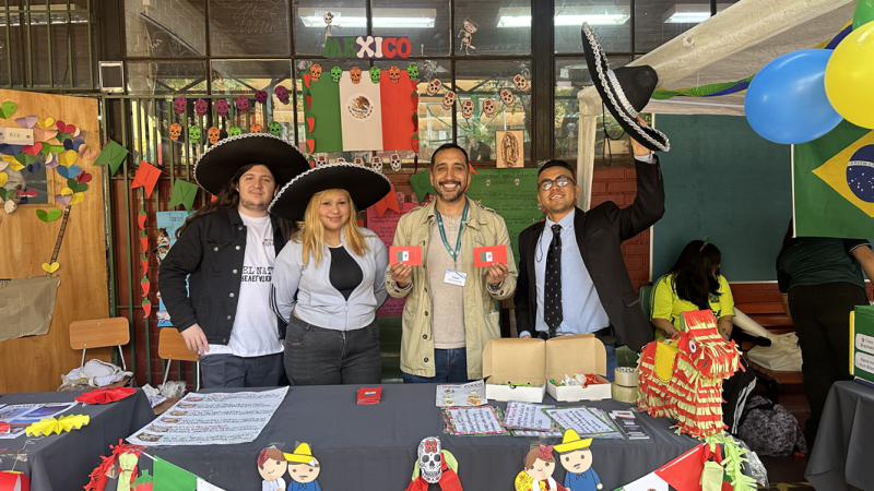 Estudiantes de Pedagogía en Inglés realizan Feria de las Culturas 2025