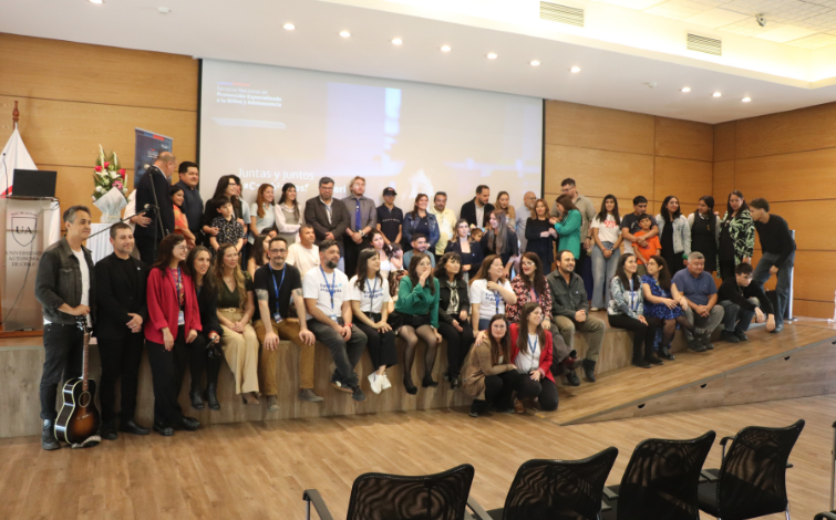 Emoción y compromiso marcaron las Ceremonias de Familias de Acogida en la Autónoma 