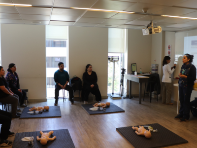Enfermería capacitó a personal de salud de San Joaquín en reanimación cardiopulmonar básica 