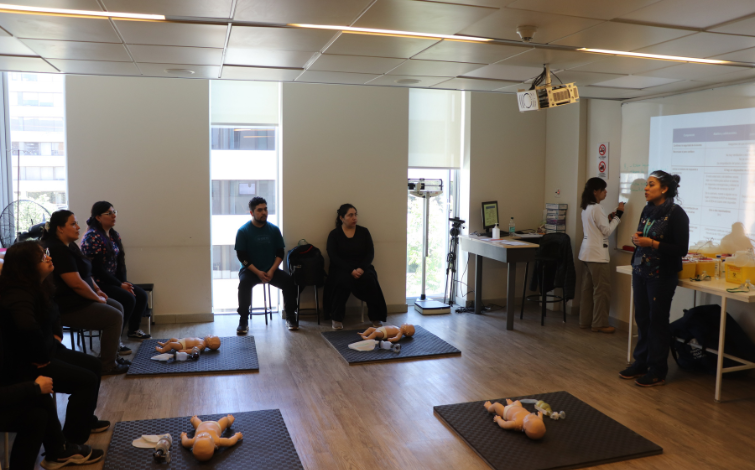 Enfermería capacitó a personal de salud de San Joaquín en reanimación cardiopulmonar básica 
