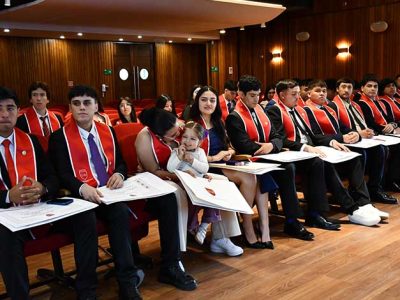 Facultad de Administración y Negocios de la Universidad Autónoma de Chile celebró ceremonia de titulación en la Sede Talca
