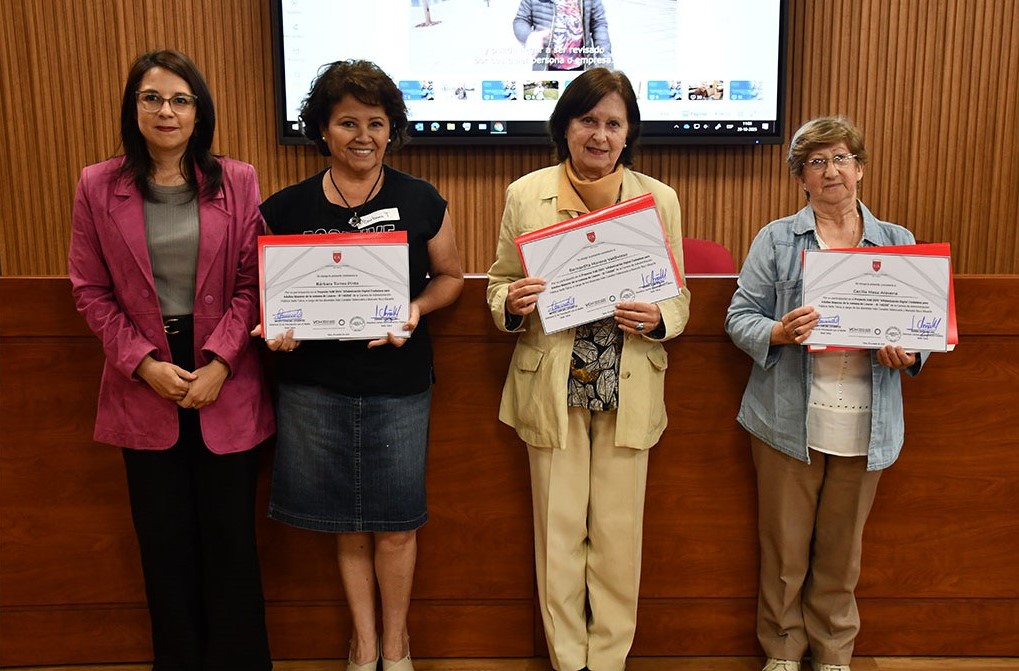 Administración Pública impulsa alfabetización digital para adultos mayores de Linares