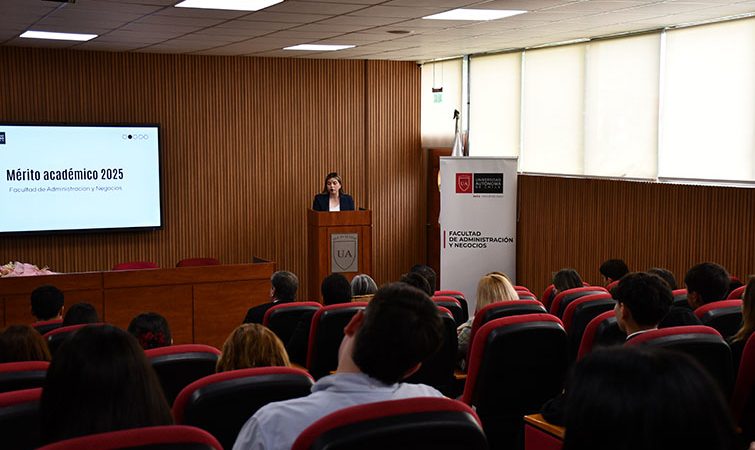 Estudiantes fueron reconocidos en la Ceremonia del Mérito Académico de la Facultad de Administración y Negocios