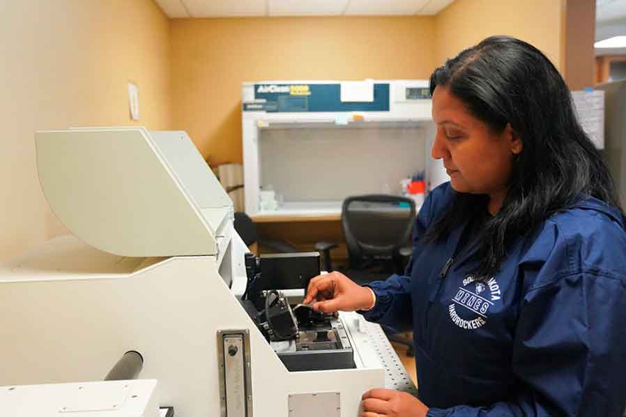 Dra Aparna Banerjee en EEUU 1