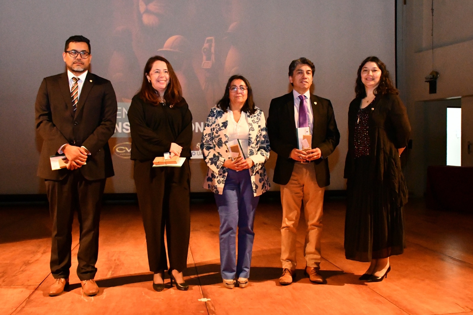 FOTO academica participa en seminario construccion 2