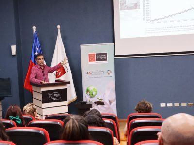 Charla Magistral aborda el impacto del cambio climático en microorganismos y en la salud planetaria