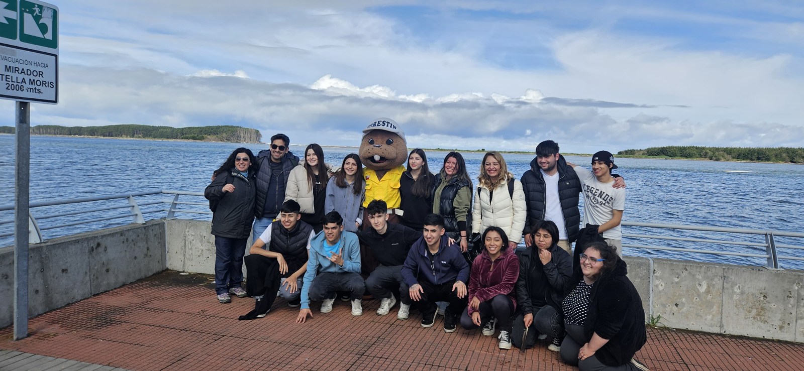 Estudiantes de Periodismo participaron en jornada de voluntariado ambiental en Saavedra