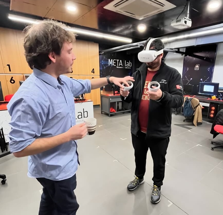 Colaboración de interfacultades impulsa la innovación en la formación docente con realidad virtual inmersiva