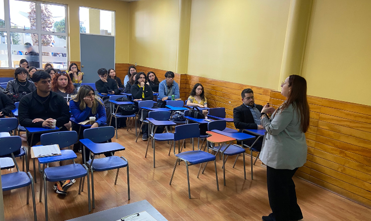 Clínica Psicológica El Llano Subercaseaux realizó ciclo de clases magistrales para fortalecer el desarrollo profesional de estudiantes de Psicología 