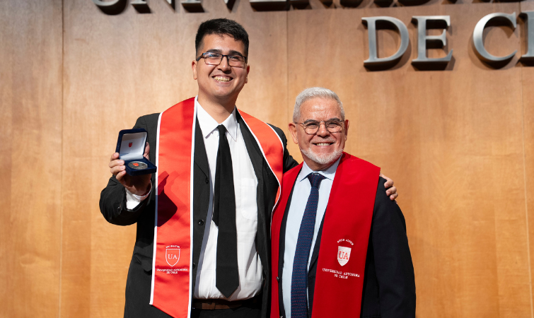 Facultad de Administración y Negocios celebró la titulación de 219 estudiantes en Sede Santiago