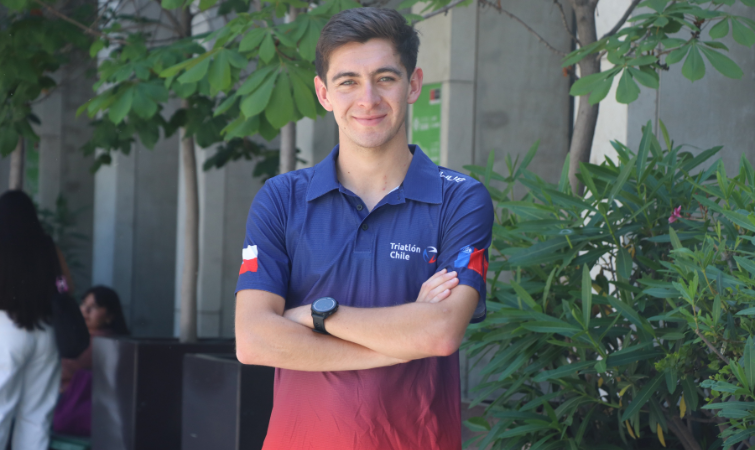 Triatleta y estudiante: Benjamín Adriazola compatibiliza alto rendimiento y estudios en Nutrición y Dietética