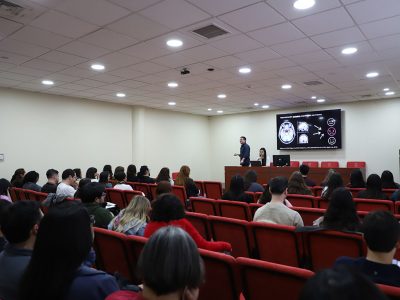 Universidad Autónoma de Chile fortalece competencias para el abordaje del trauma complejo en la infancia vulnerable