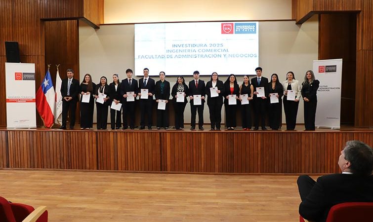 Ceremonia de Investidura marcó una nueva etapa para estudiantes de Ingeniería Comercial Diurna y Vespertina