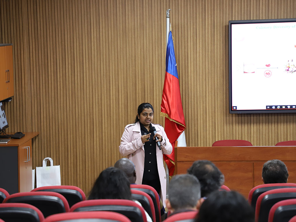 Seminario Internacional reúne a investigadores de Chile y el mundo para abordar soluciones microbianas frente al cambio climático