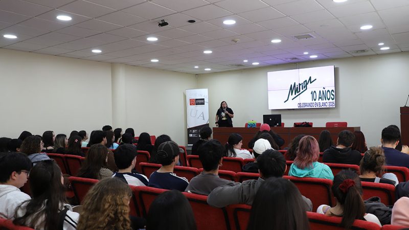 Estudiantes de Periodismo conocen el quehacer de la industria editorial regional junto a Revista Minga